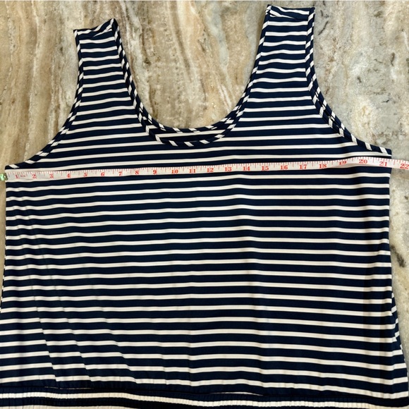 Women’s VINEYARD VINES Performance Navy blue & white striped romper- Size XL - Picture 4 of 6